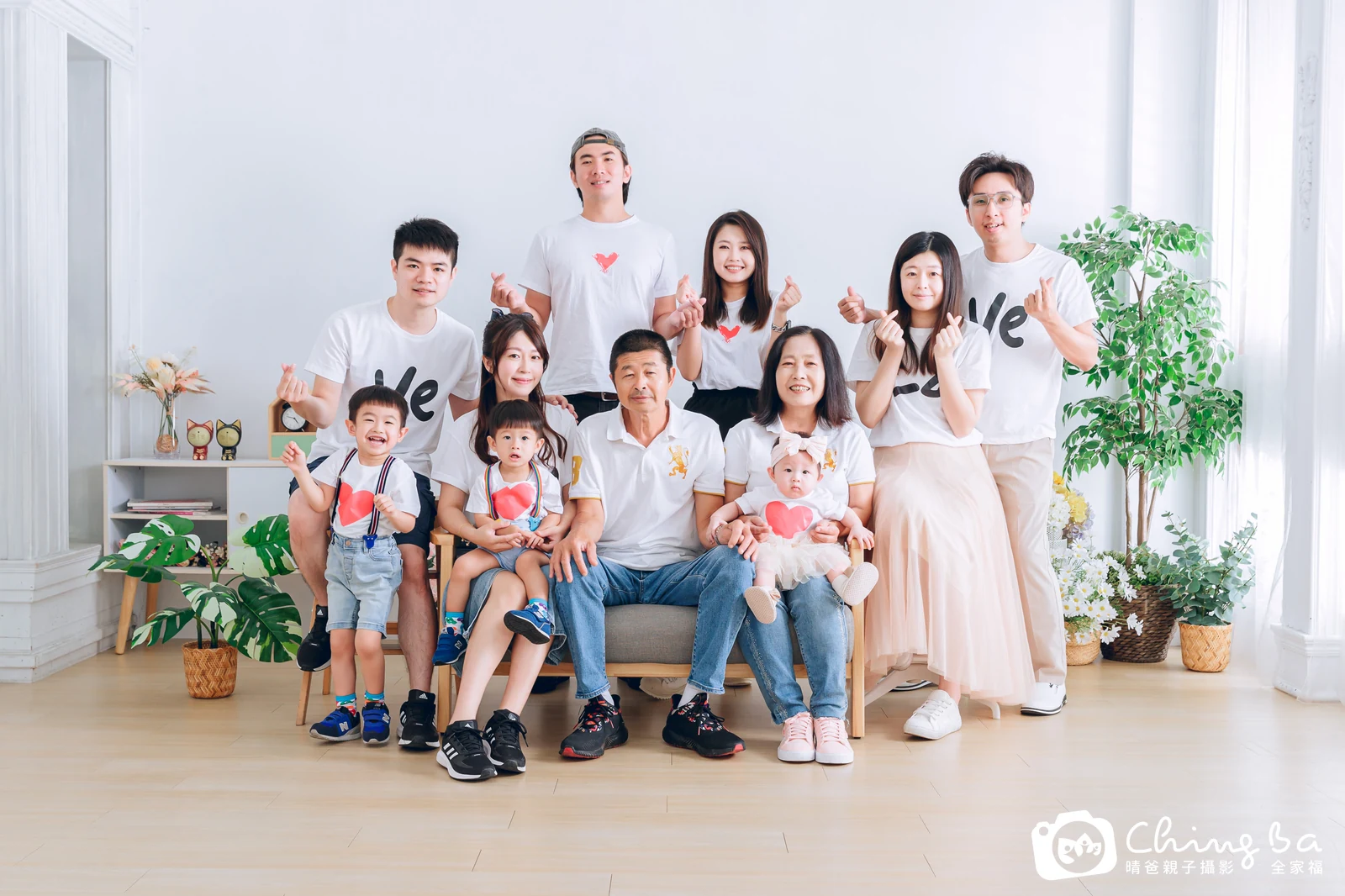 一家人在晴爸攝影棚拍全家福