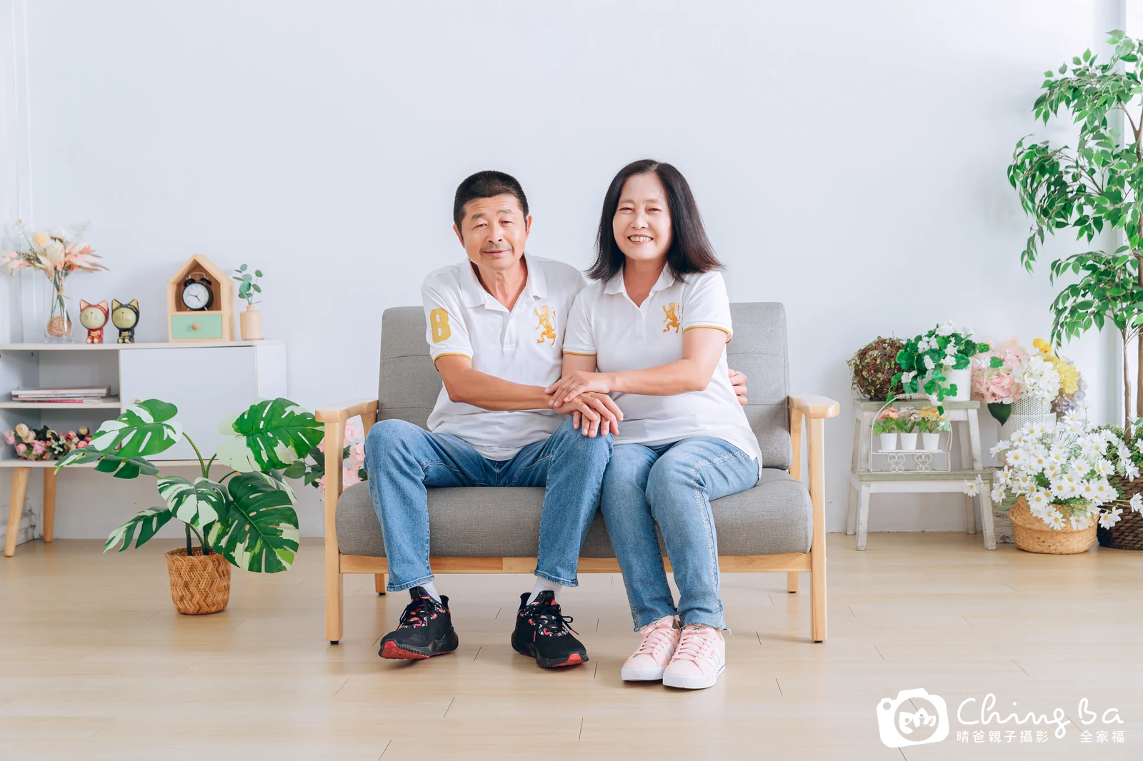 一家人在晴爸攝影棚拍全家福