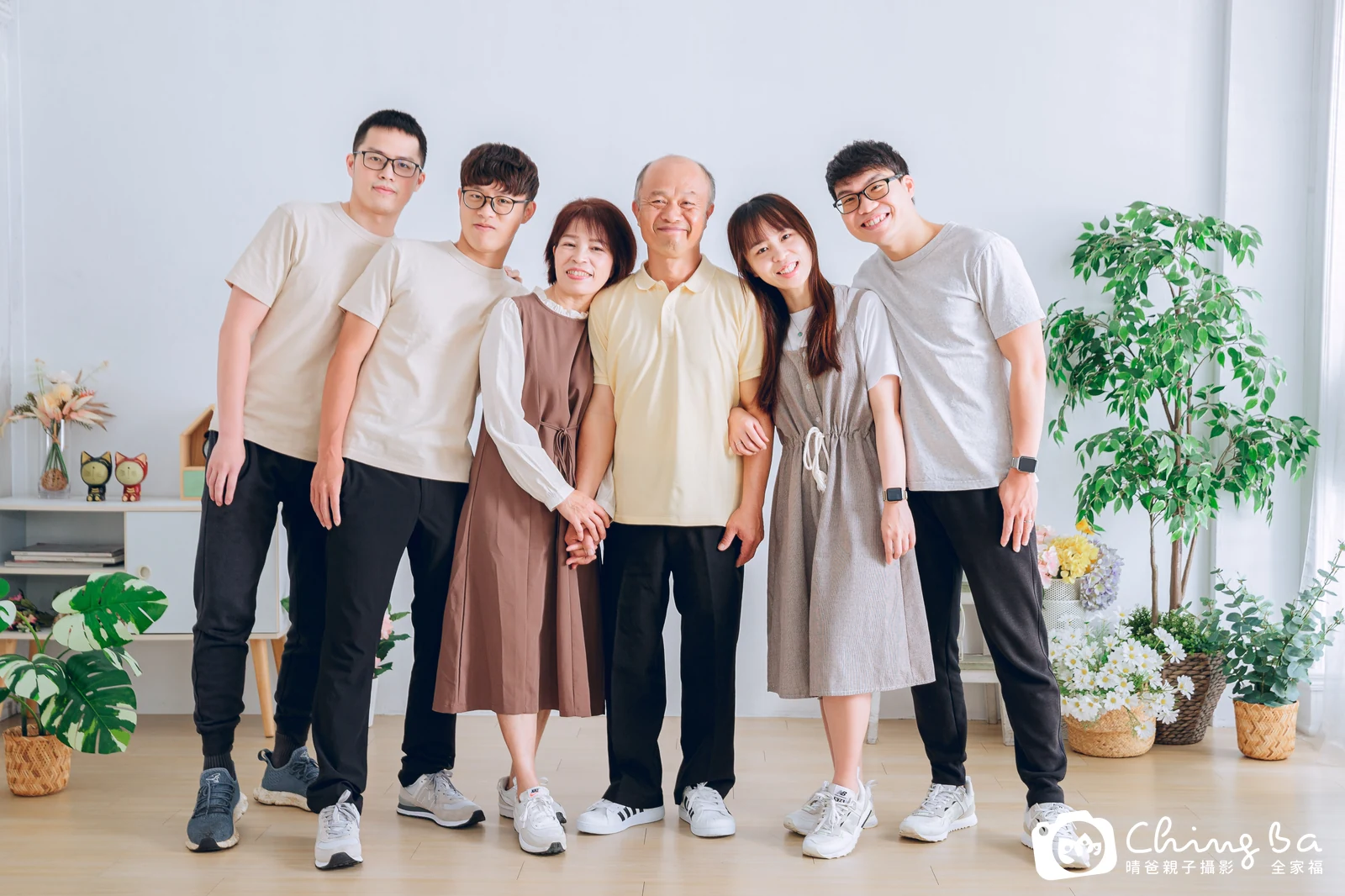 台中攝影棚的家族全家福紀念照