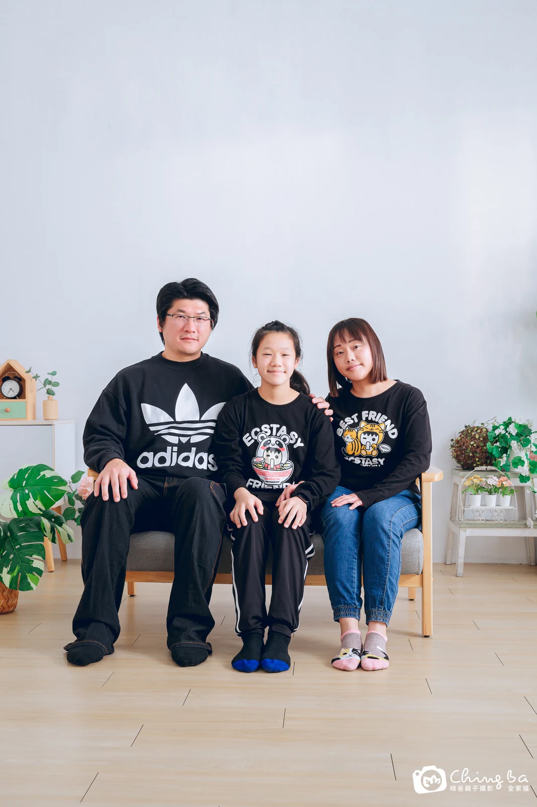2024 年新春的家族全家福，8 大 6 小