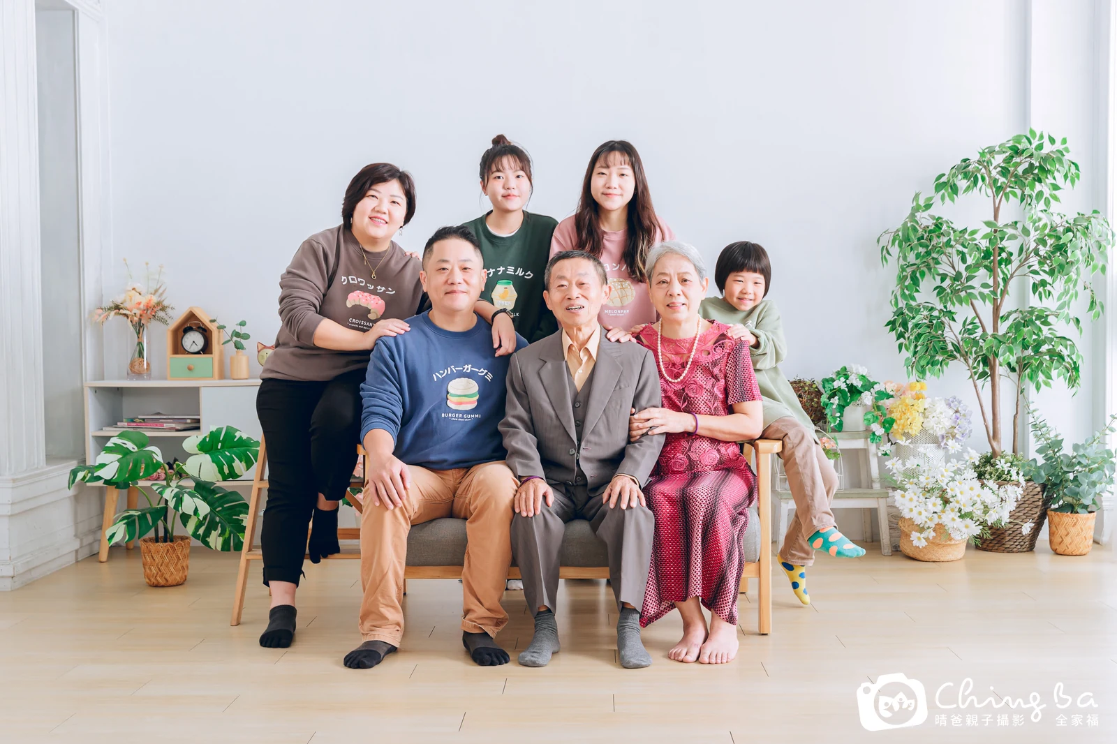2024 年冬季的家族全家福,10 大 6 小