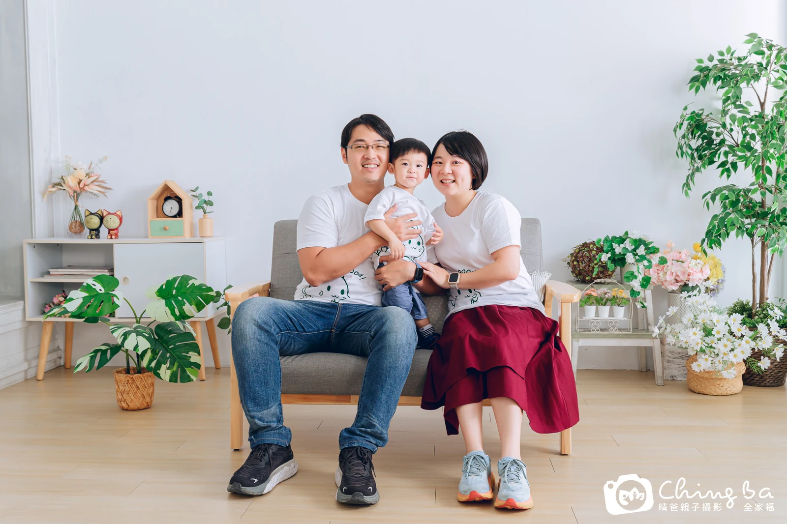 一家人在晴爸攝影棚拍全家福