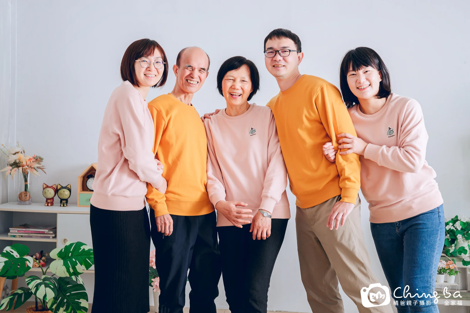 2024 年新春的家族全家福,8 大 3 小
