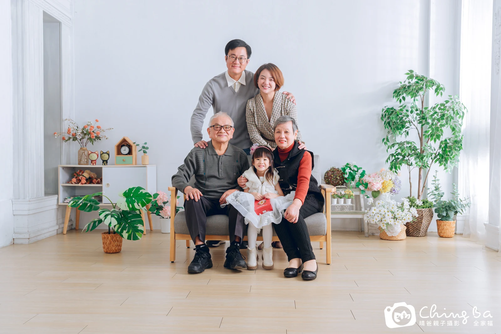 帶著長輩一起來的全家福｜台中家族全家福｜晴爸親子攝影