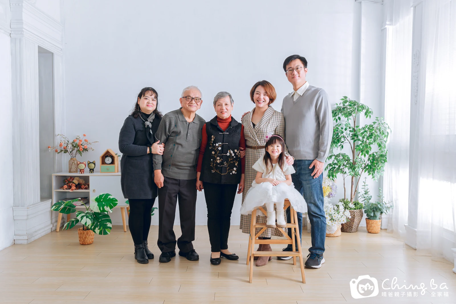 台中攝影棚的家族全家福紀念照