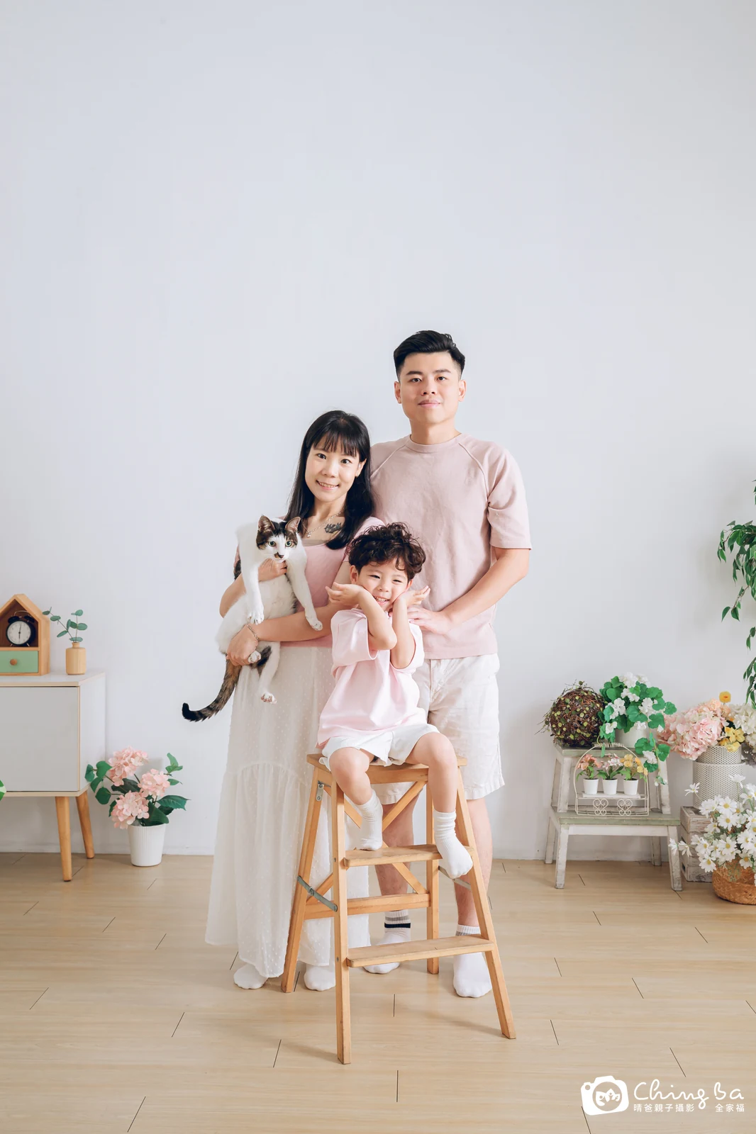 一家人在晴爸攝影棚拍全家福