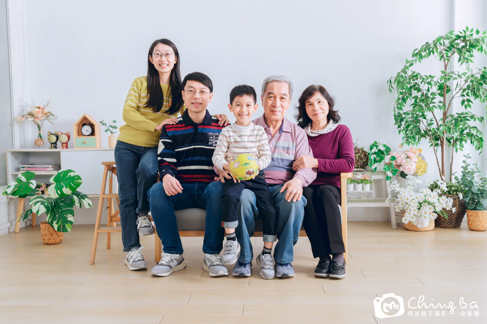 2024 年春季的家族全家福,6 大 3 小