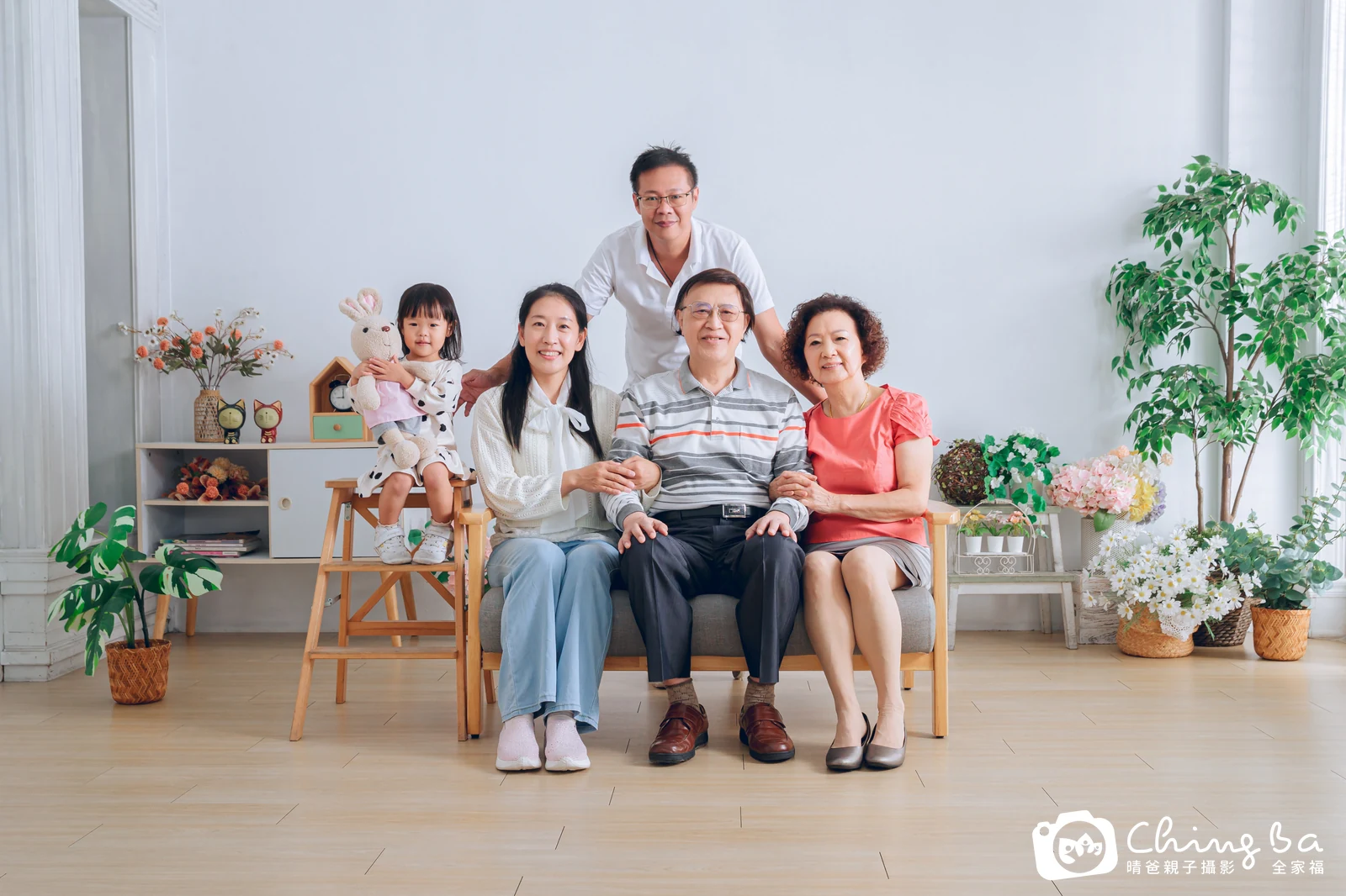 台中攝影棚的家族全家福紀念照