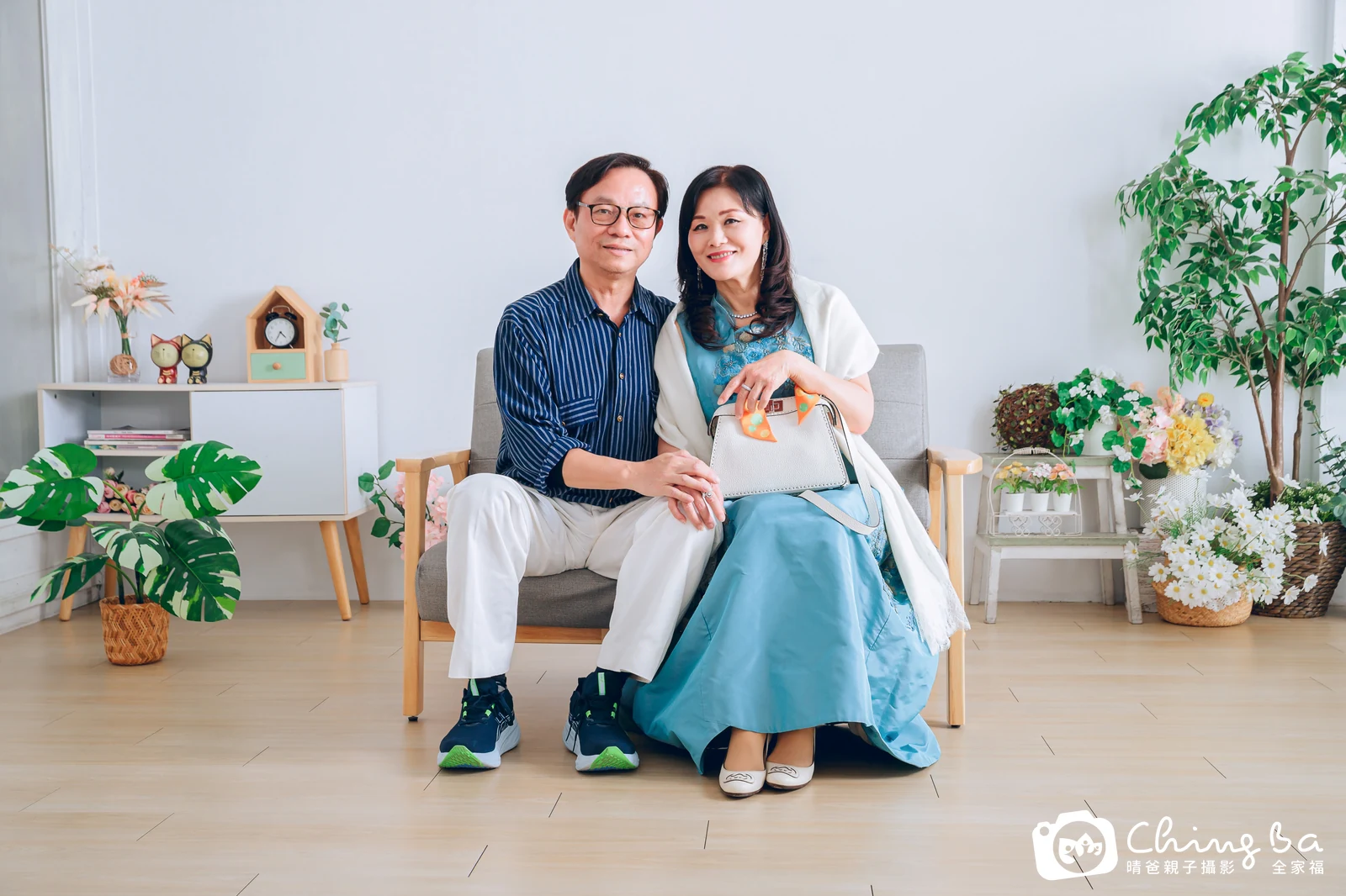 一家人在晴爸攝影棚拍全家福