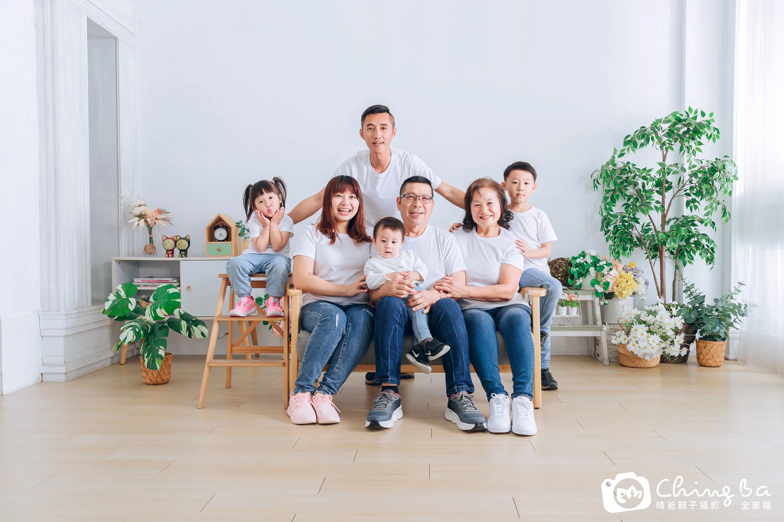 2024 年新春的家族全家福,7 大 4 小