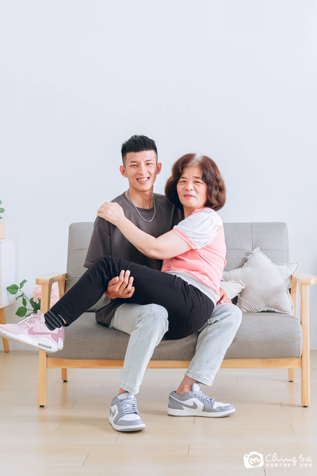 一家人在晴爸攝影棚拍全家福
