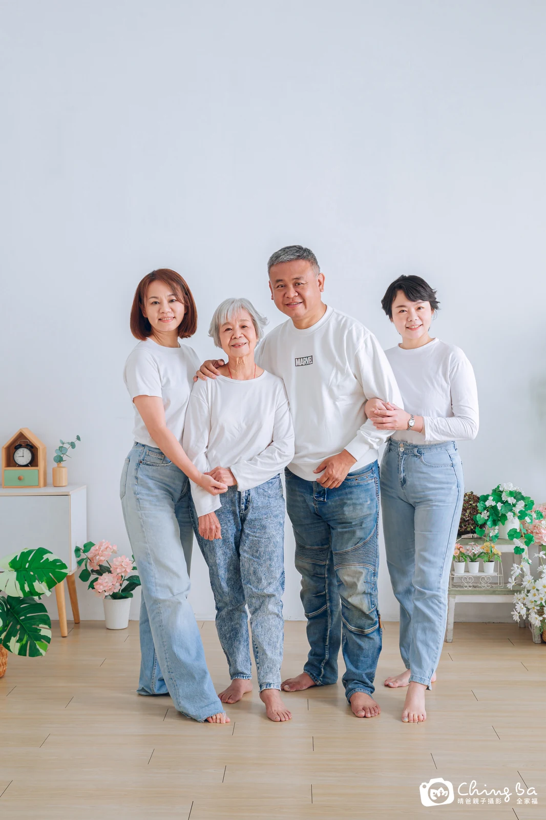 2025 年冬季的家族全家福，4 大 0 小