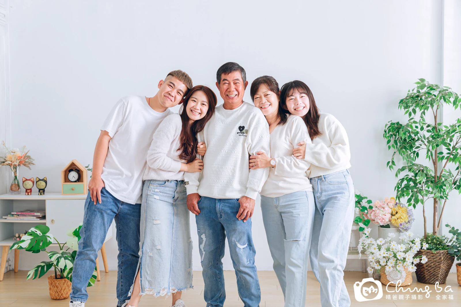 2023 年冬季的家族全家福,7 大 2 小