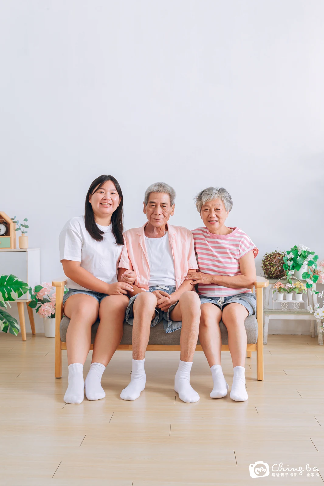 一家人在晴爸攝影棚拍全家福