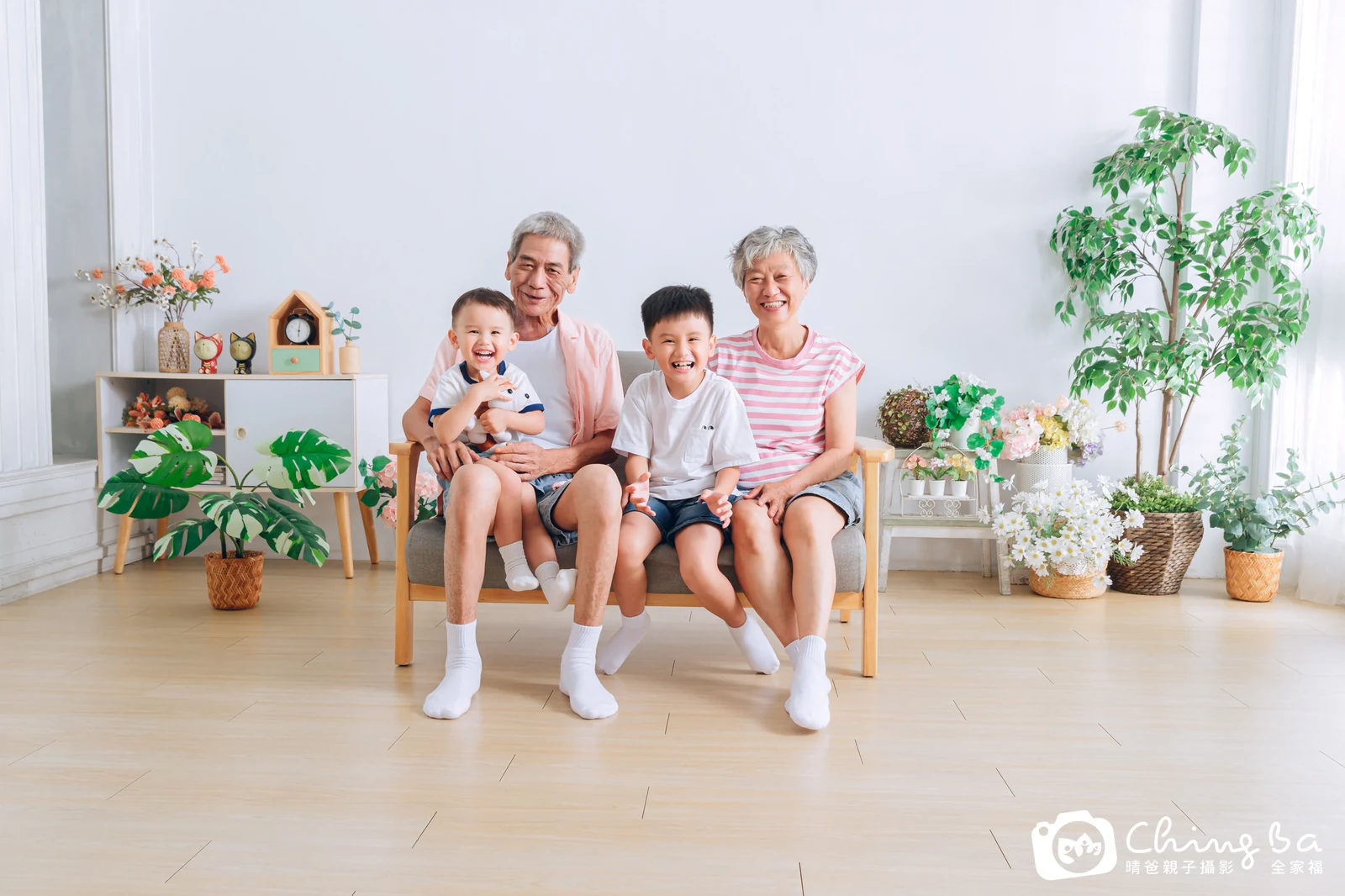 台中攝影棚的家族全家福紀念照