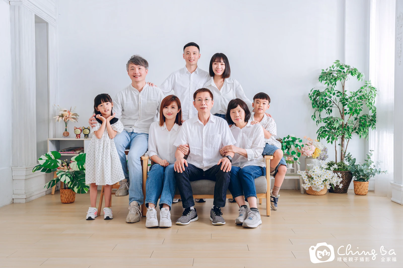大家庭一起拍的家族合照｜台中家族全家福｜晴爸親子攝影