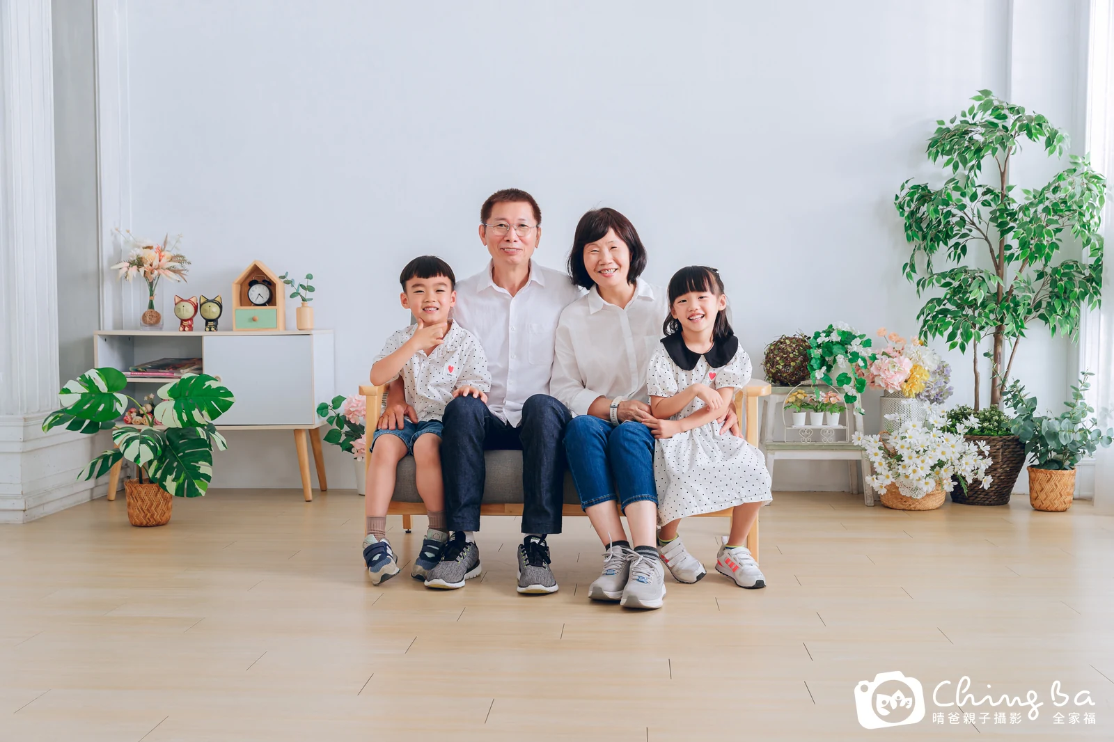 台中攝影棚的家族全家福紀念照