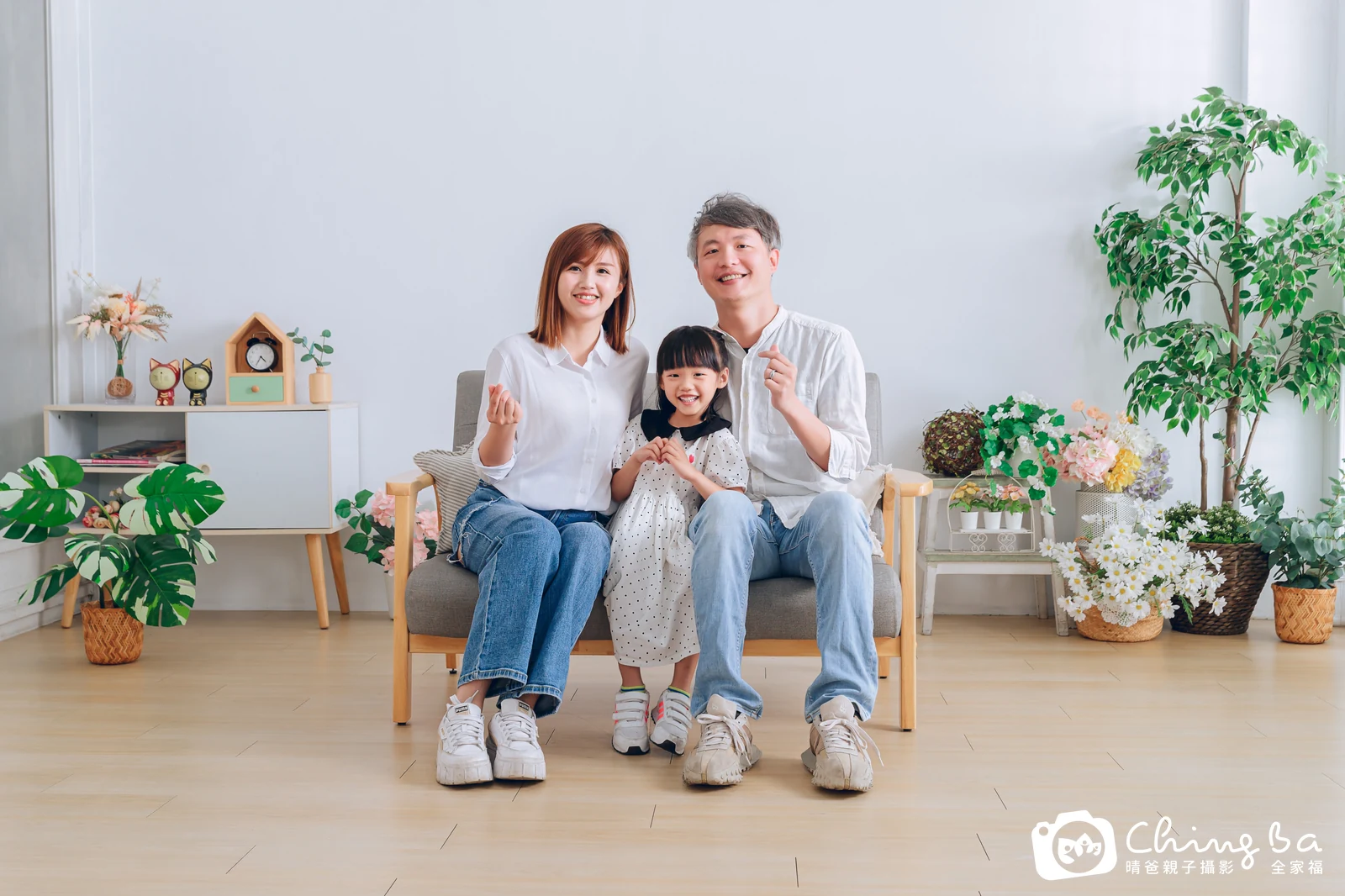 2024 年母親節的家族全家福，6 大 2 小
