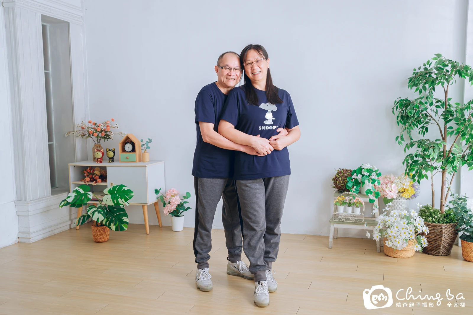 一家人在晴爸攝影棚拍全家福