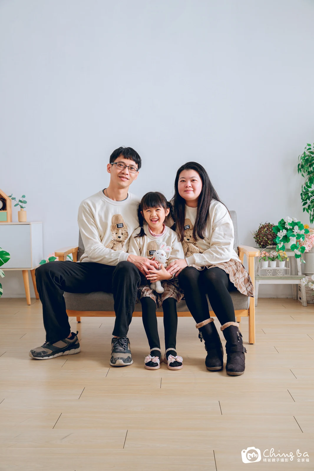 2026 年新春的家族全家福，8 大 4 小