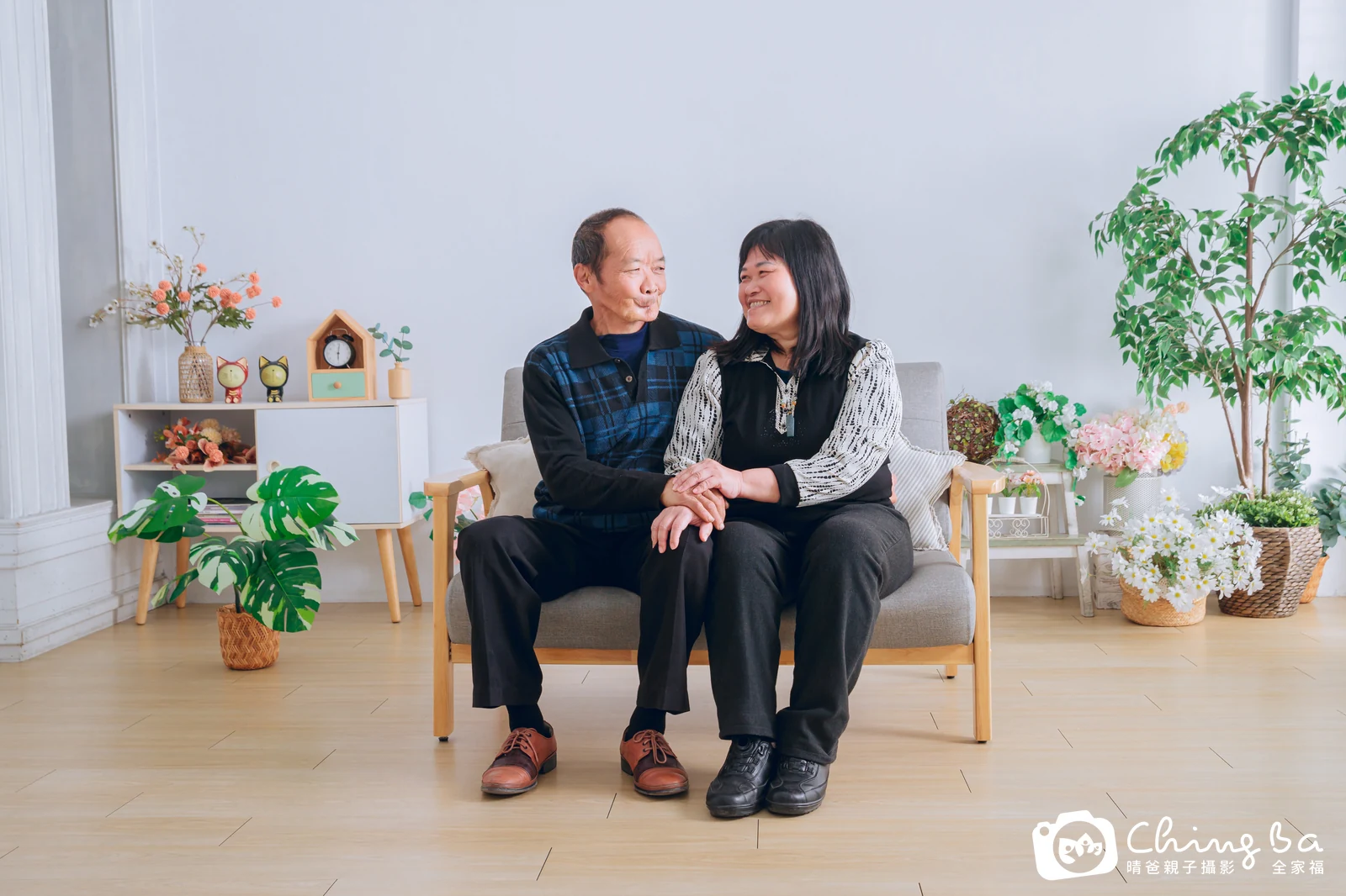 一家人在晴爸攝影棚拍全家福