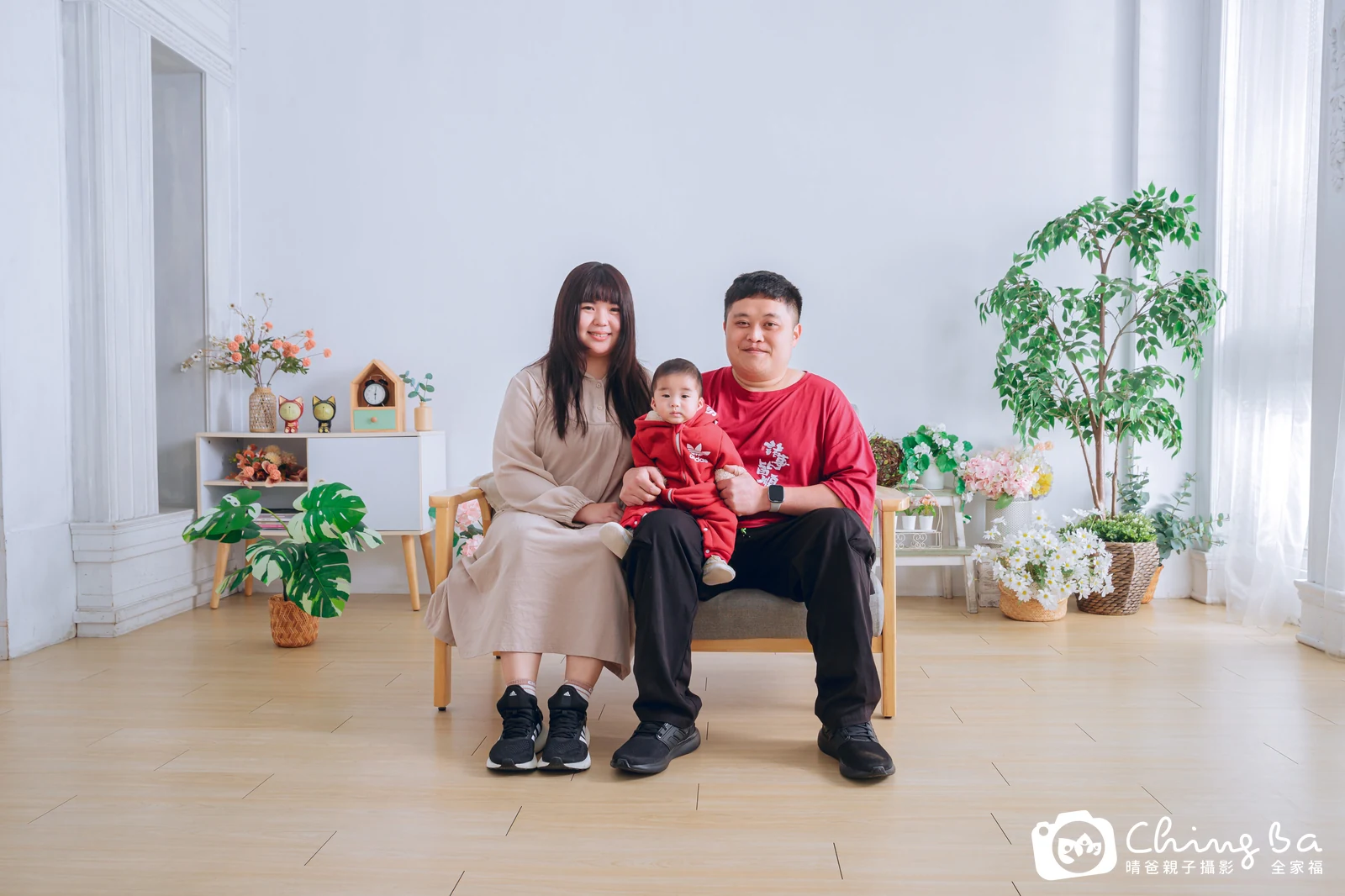 2025 年新春的家族全家福,9 大 6 小