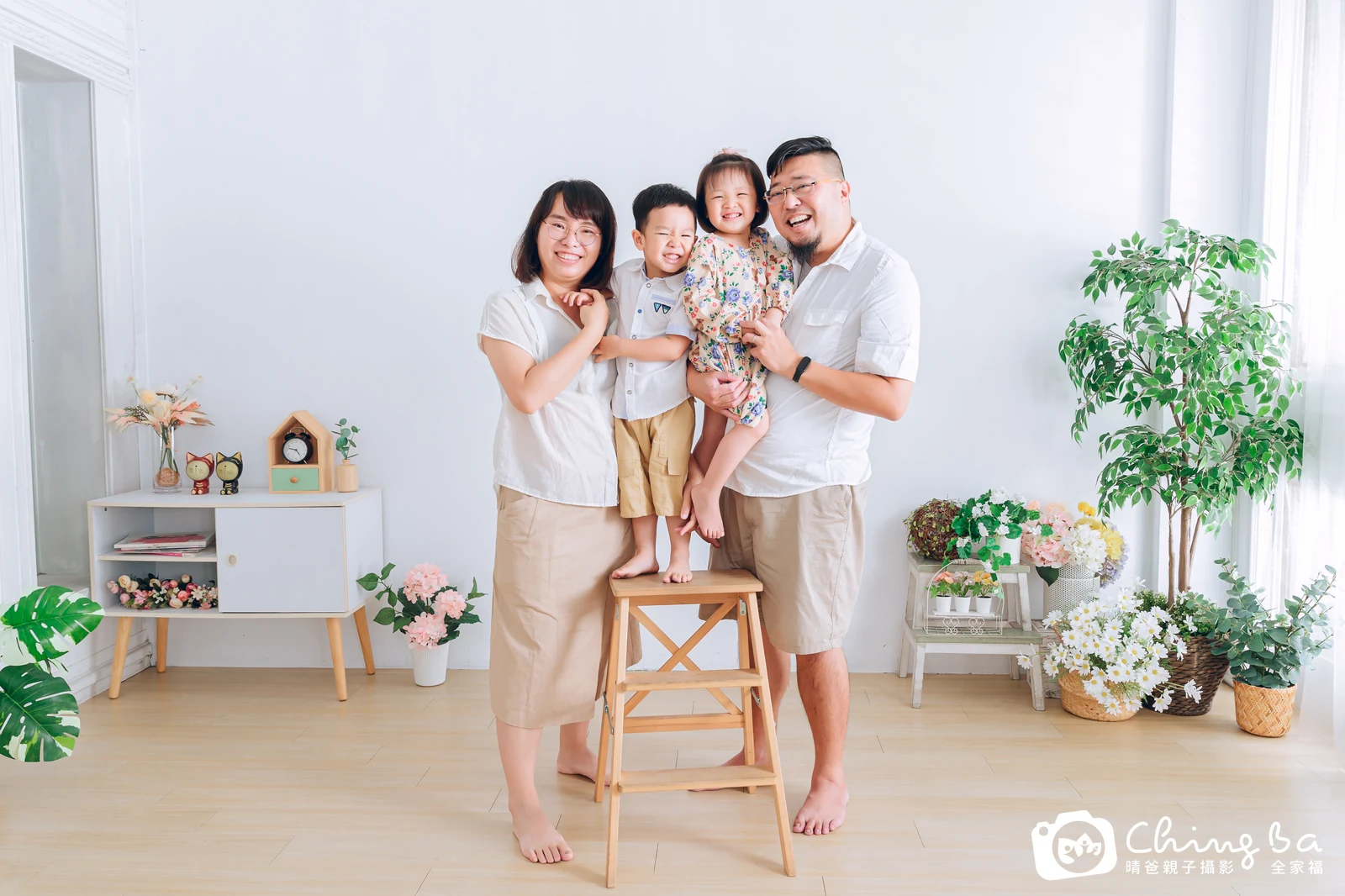 台中攝影棚的家族全家福紀念照