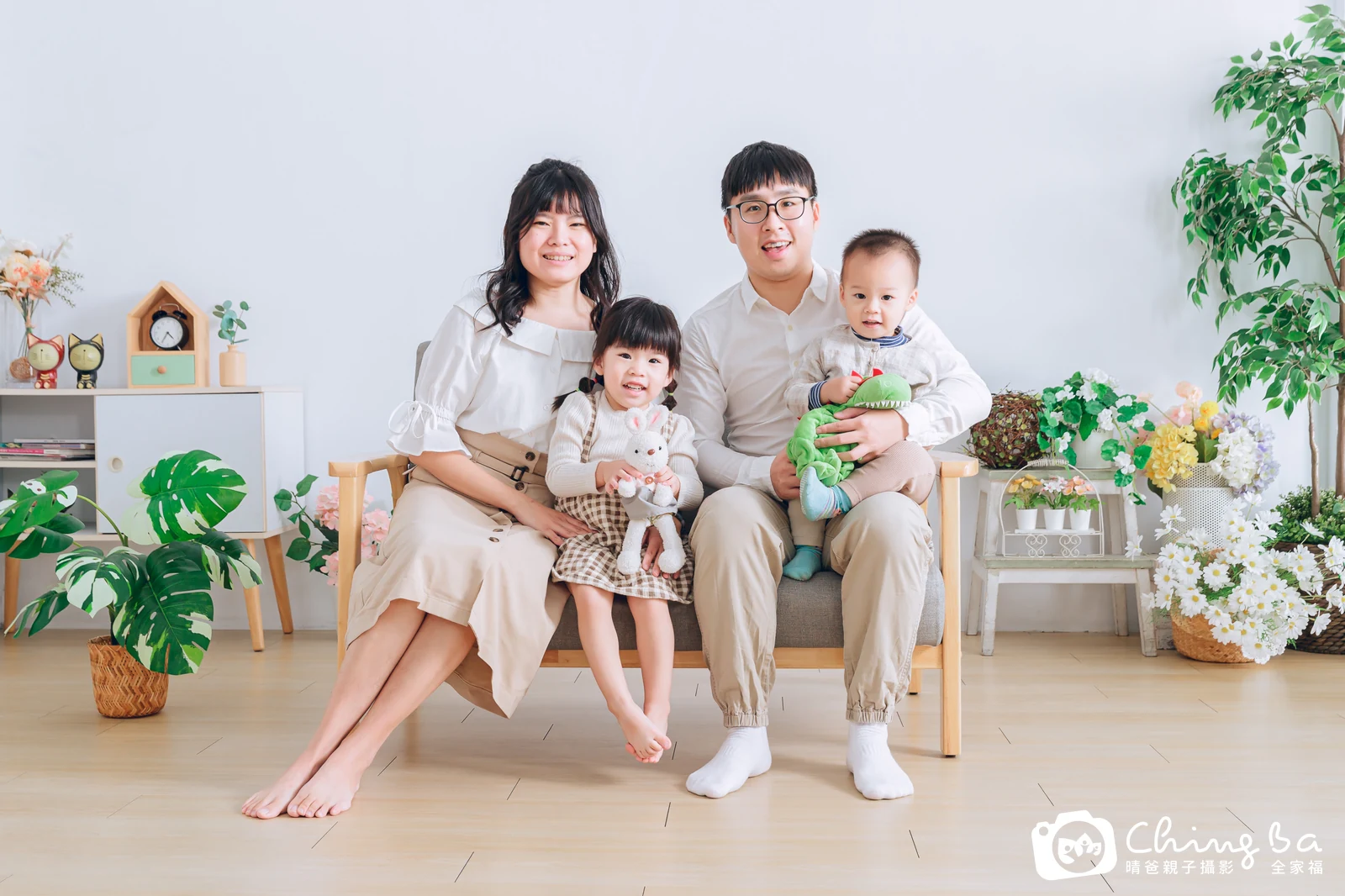 2024 年冬季的家族全家福,5 大 2 小