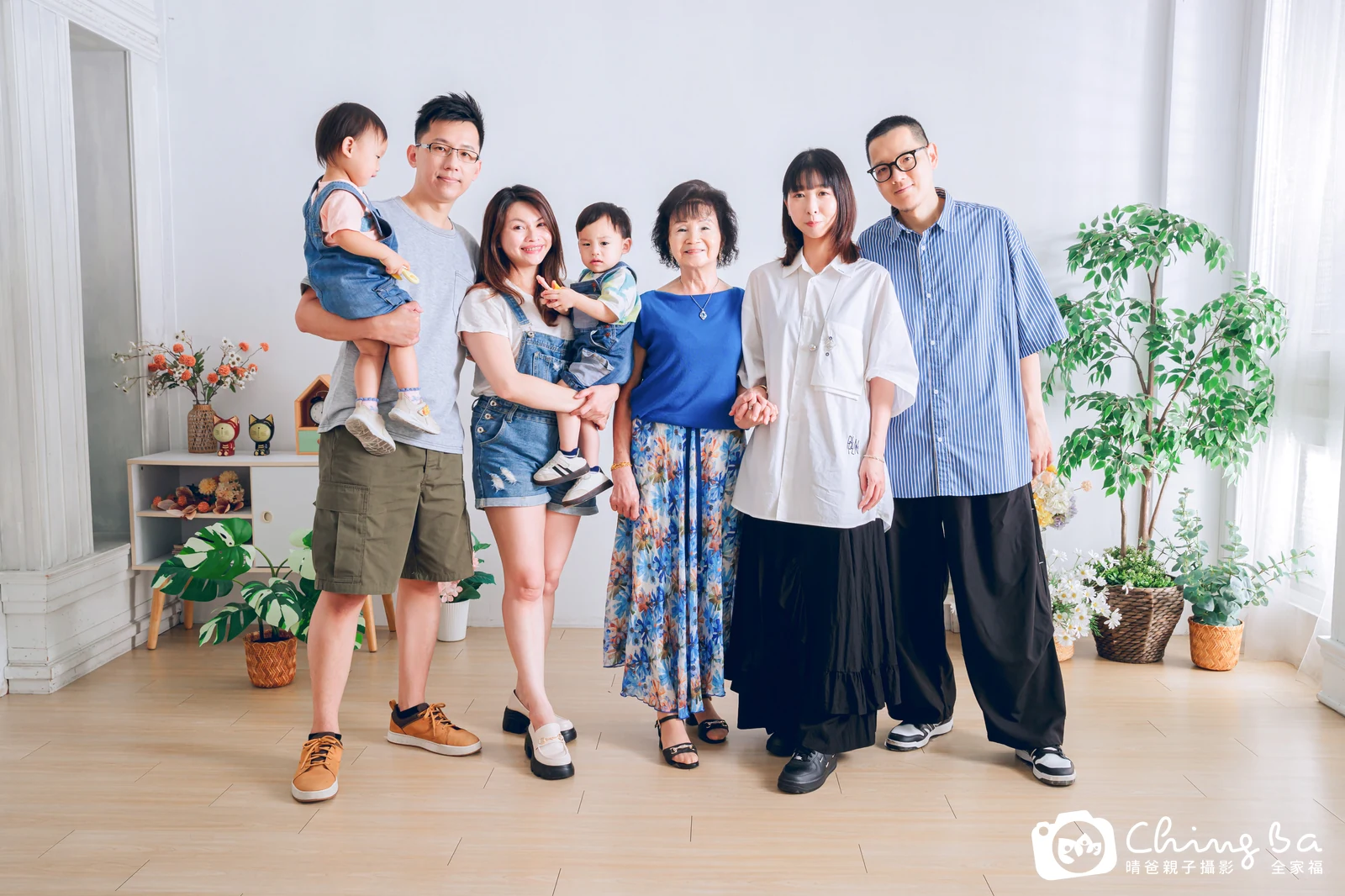 台中攝影棚的家族全家福紀念照