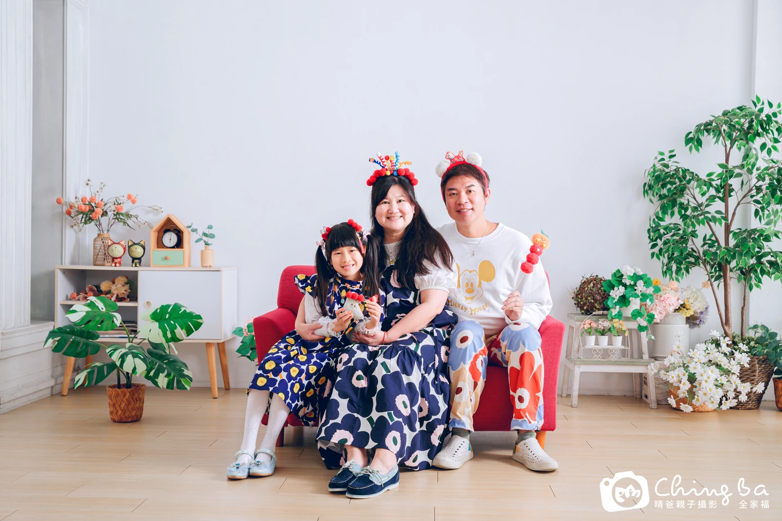 2026 年新春的家族全家福，2 大 1 小