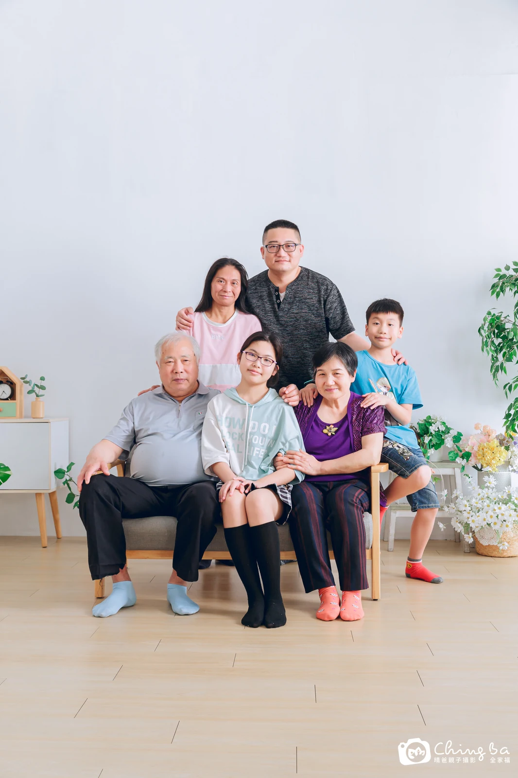 2024 年春季的家族全家福,9 大 1 小