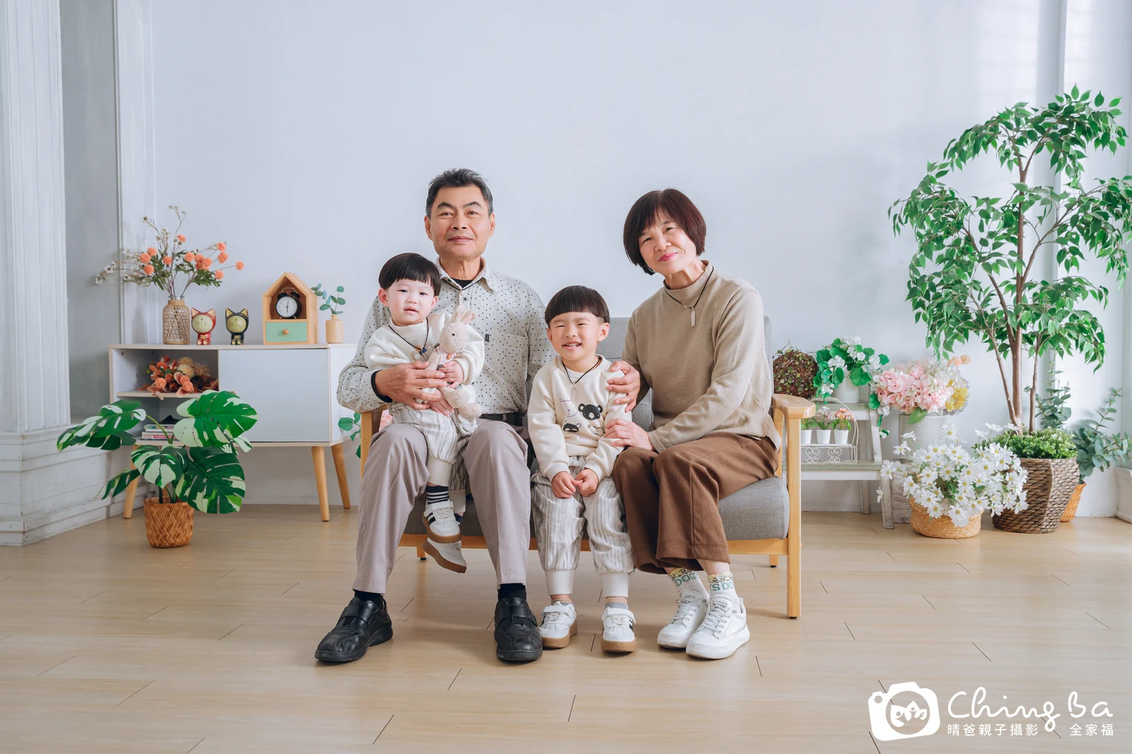 台中攝影棚的家族全家福紀念照