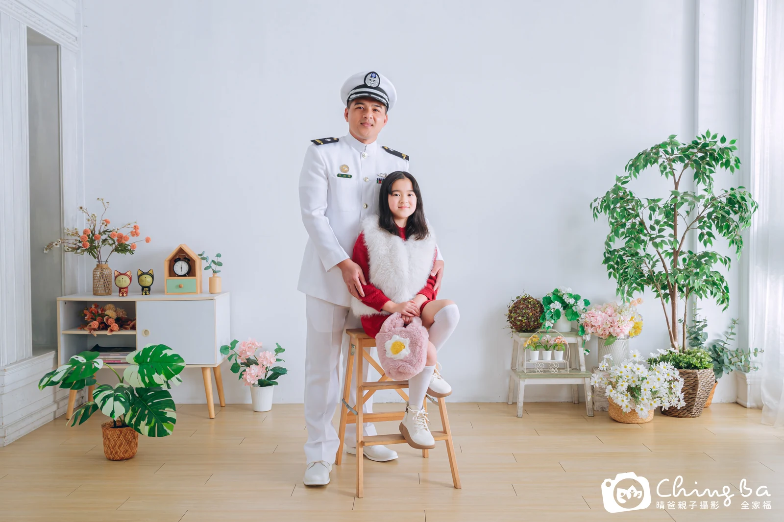 2025 年新春的家族全家福，2 大 2 小