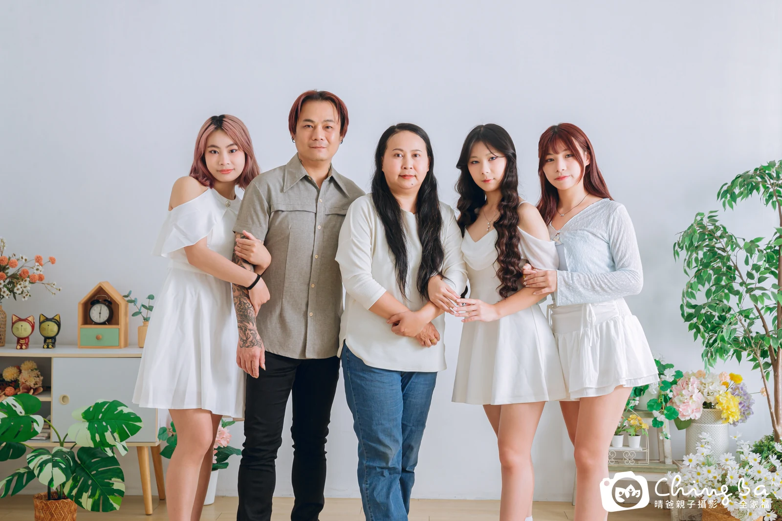 一家人在晴爸攝影棚拍全家福