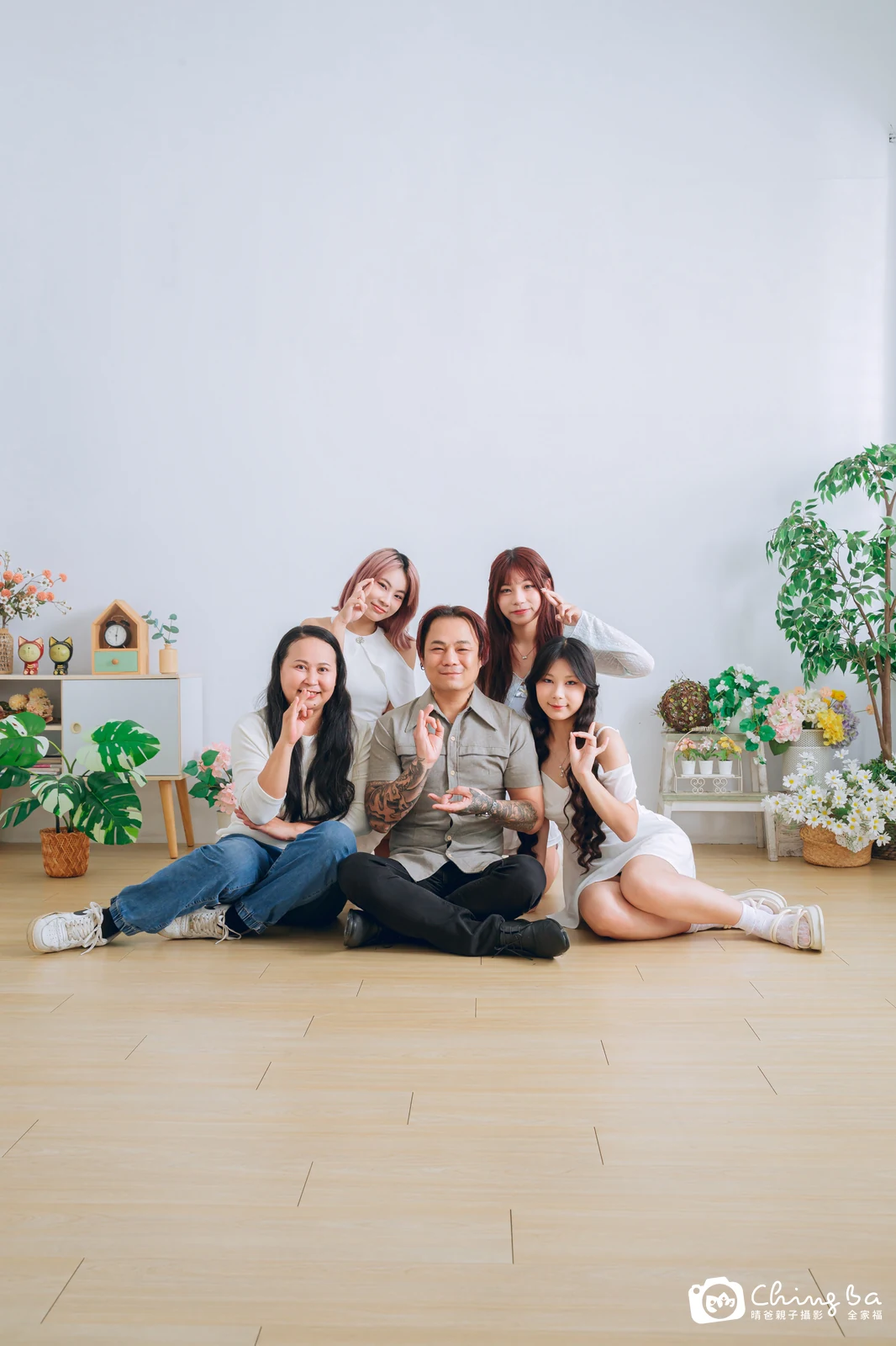 一家人在晴爸攝影棚拍全家福