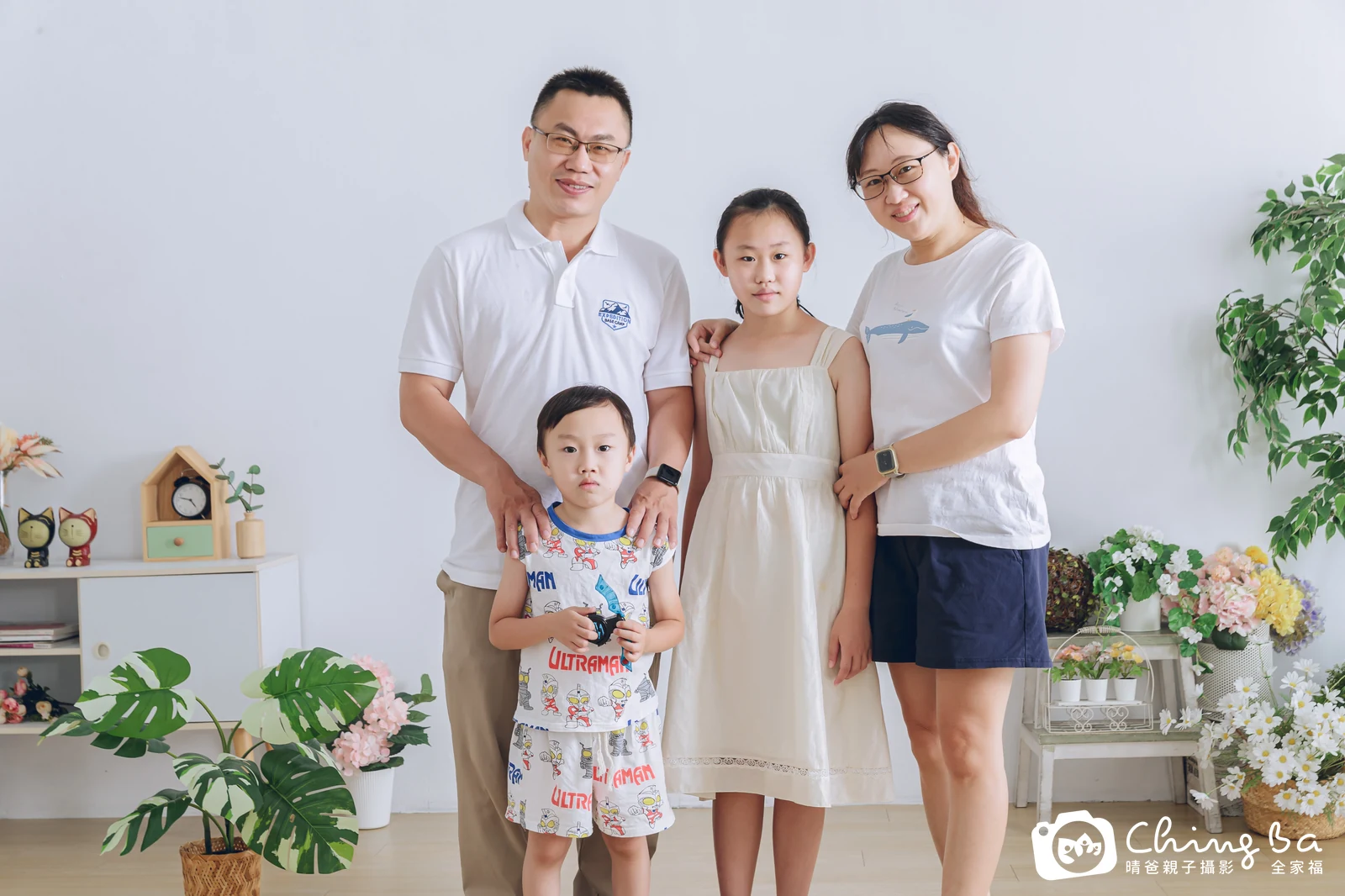 2023 年夏季的家族全家福,7 大 3 小