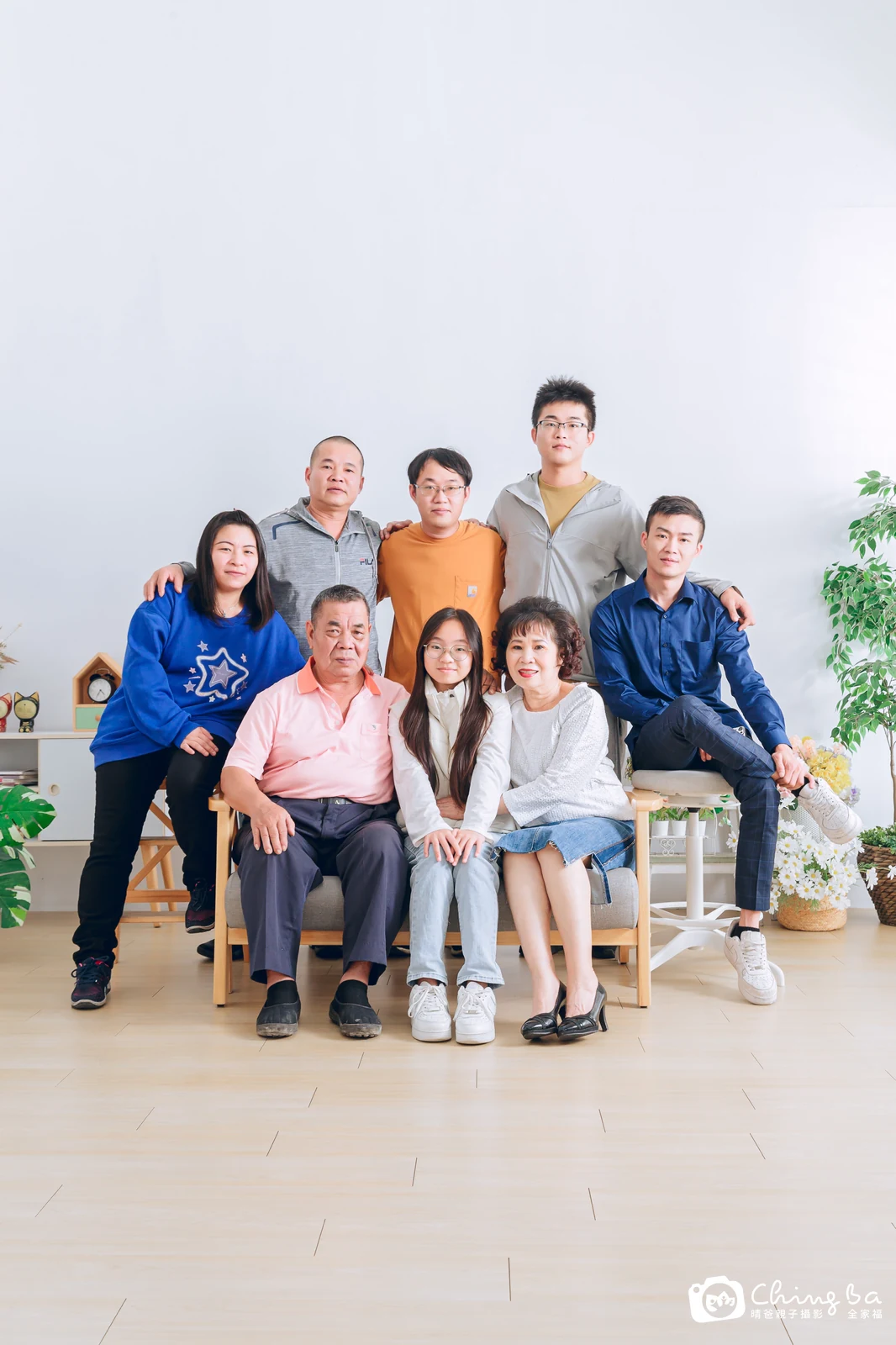 2023 年冬季的家族全家福，17 大 0 小