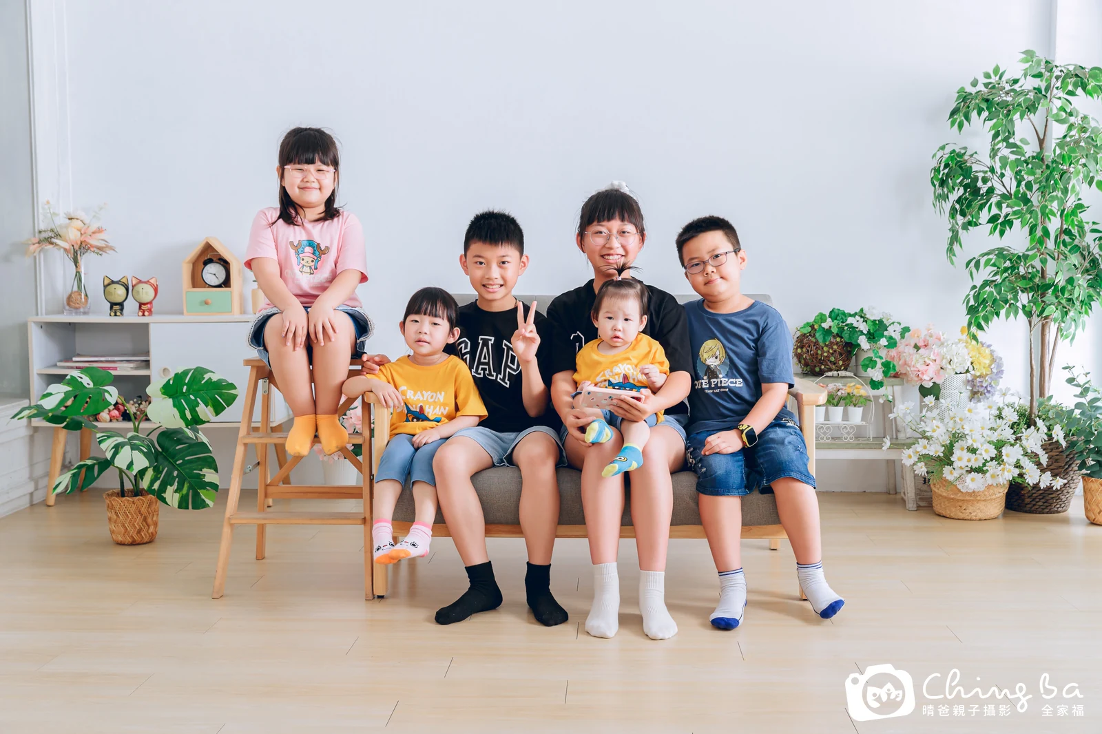 一家人在晴爸攝影棚拍全家福