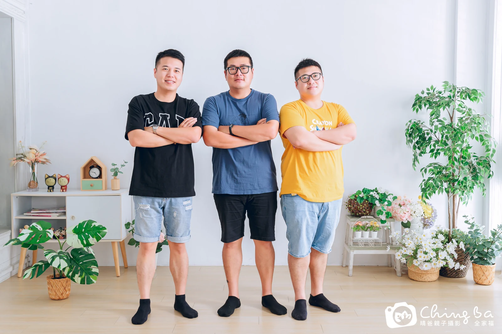 2023 年母親節的家族全家福，7 大 6 小