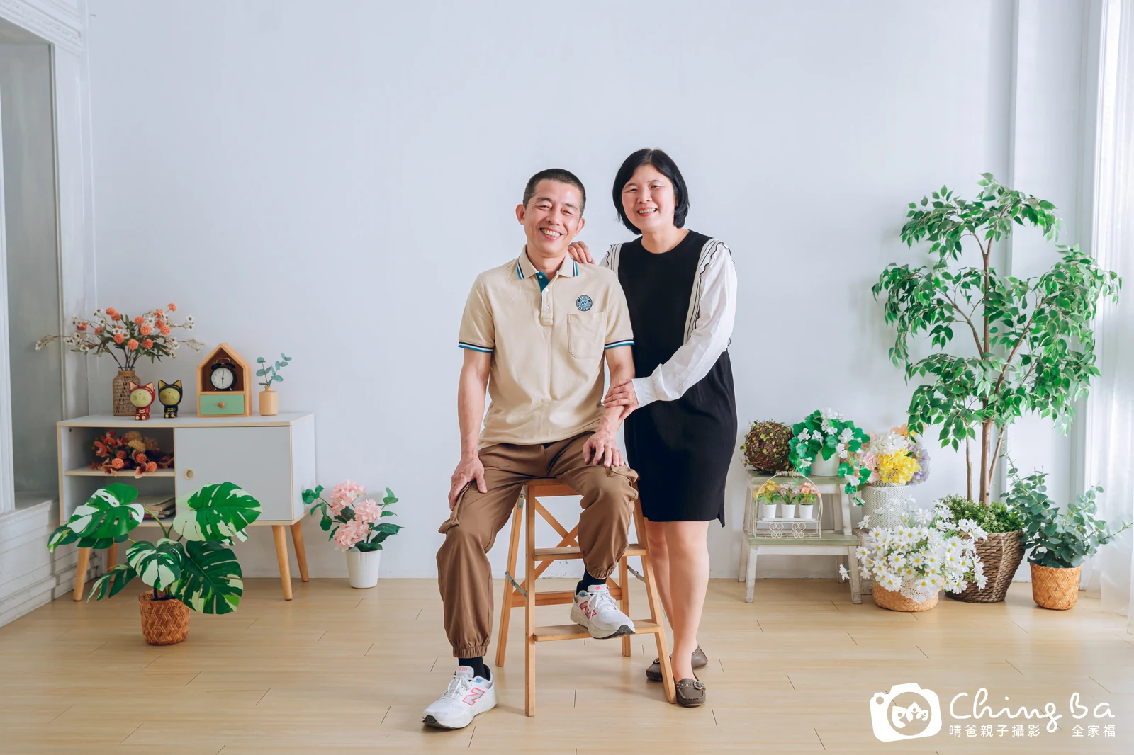 一家人在晴爸攝影棚拍全家福