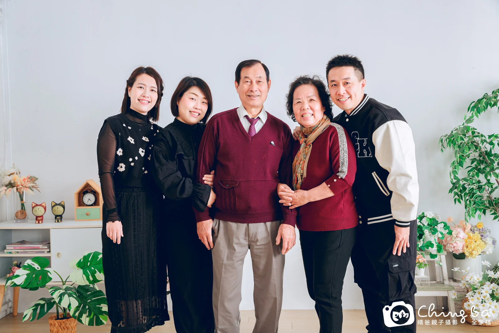 一家人在晴爸攝影棚拍全家福