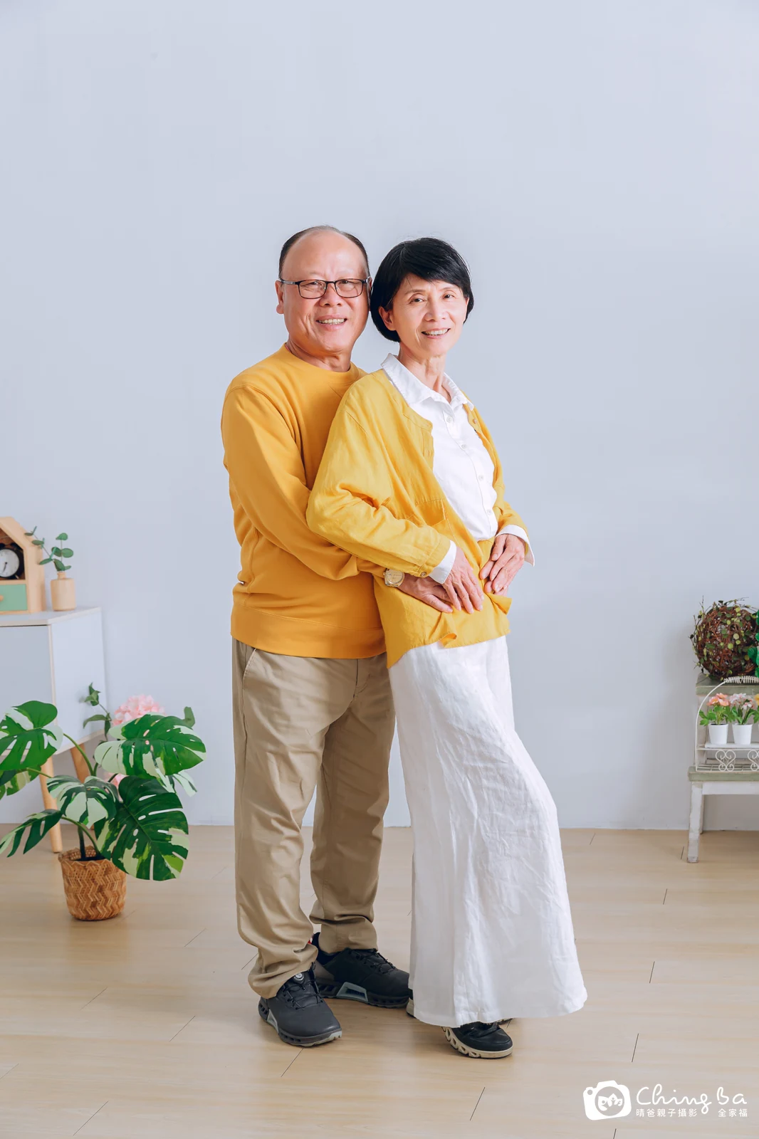 一家人在晴爸攝影棚拍全家福