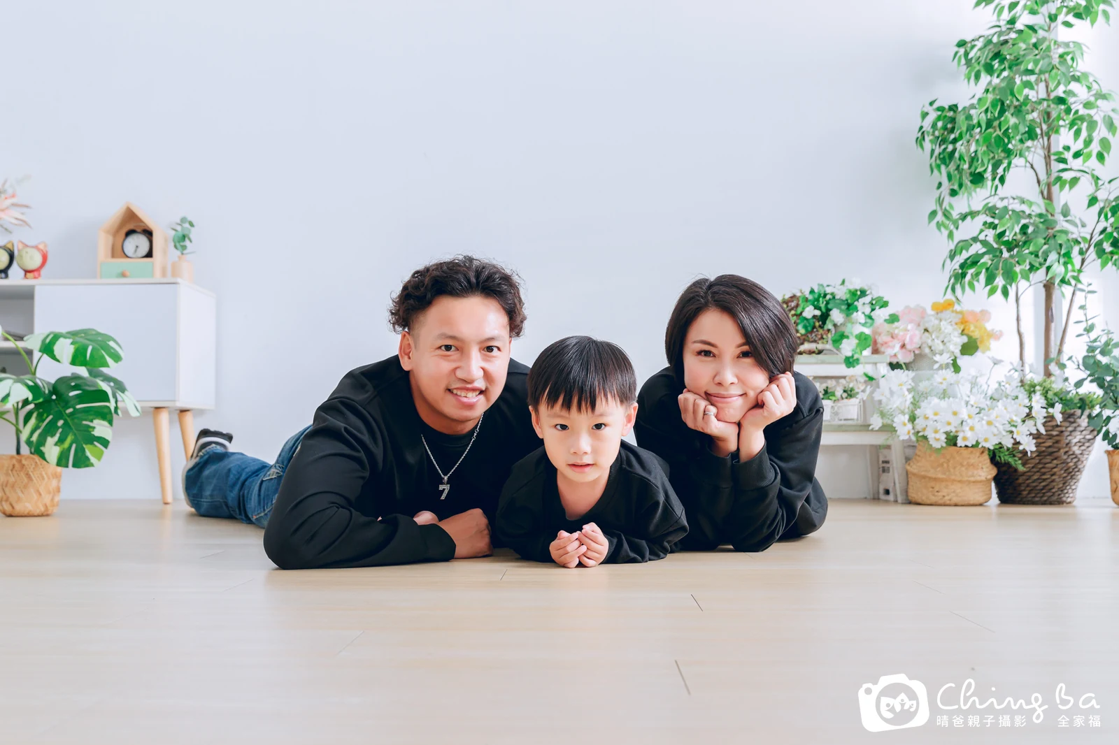 2023 年新春的家族全家福,2 大 1 小