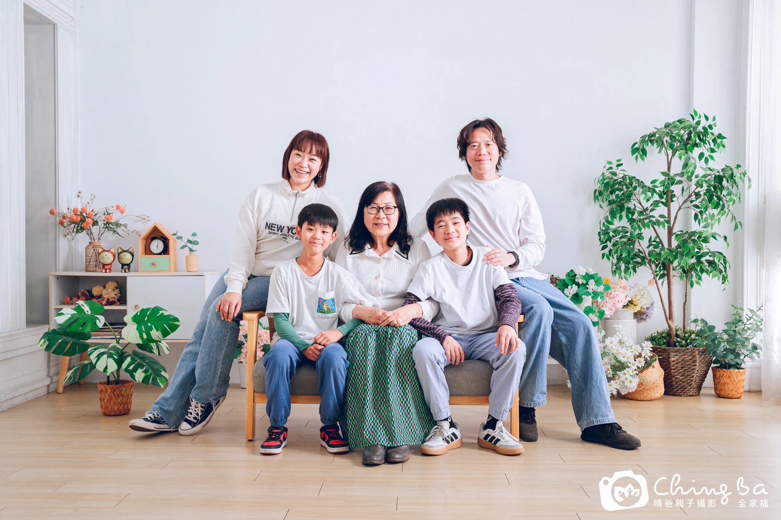 2026 年新春的家族全家福,5 大 5 小