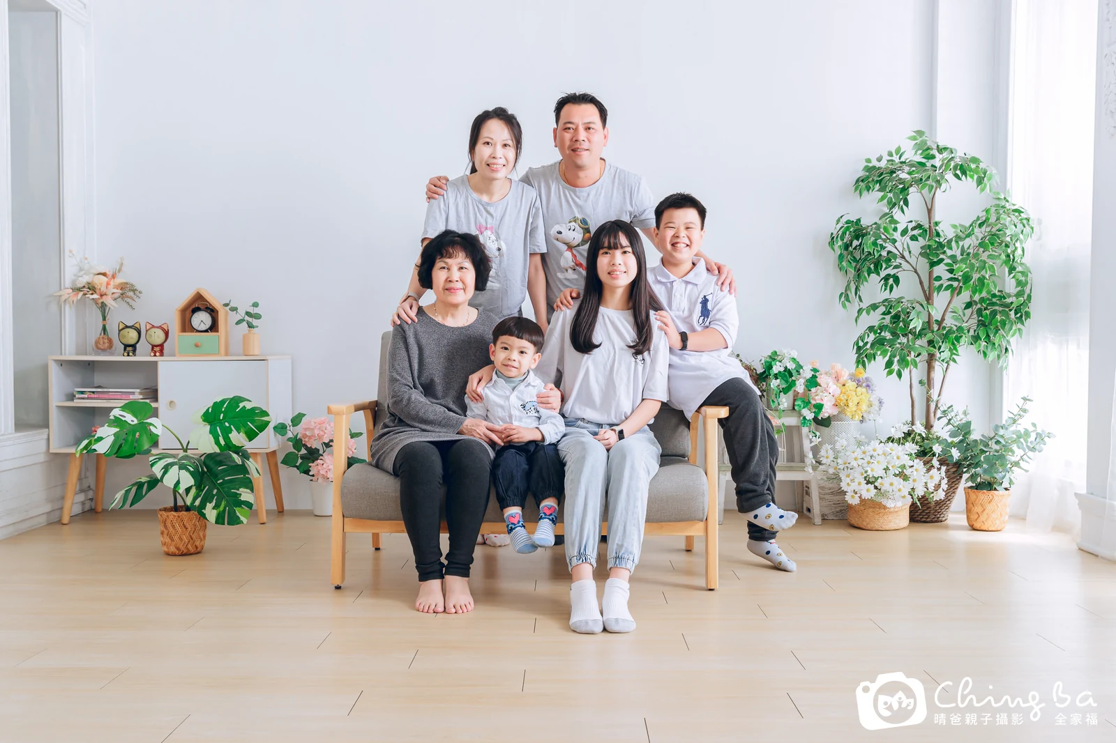 2024 年春季的家族全家福,7 大 9 小