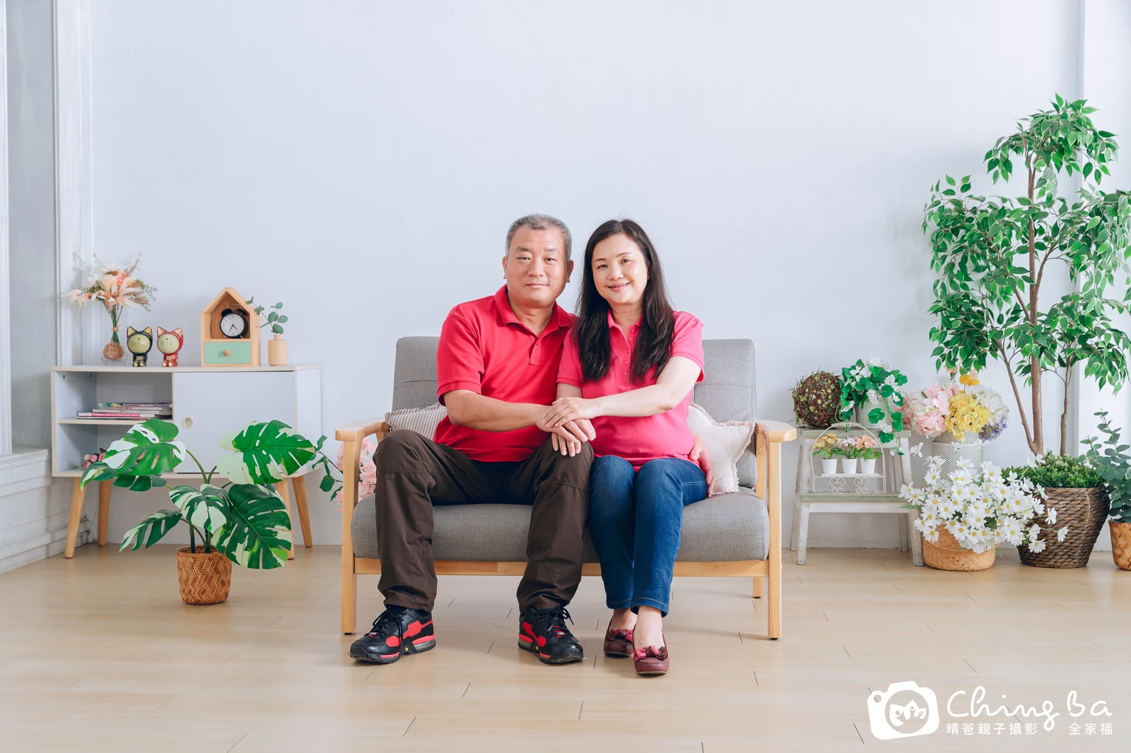 一家人在晴爸攝影棚拍全家福