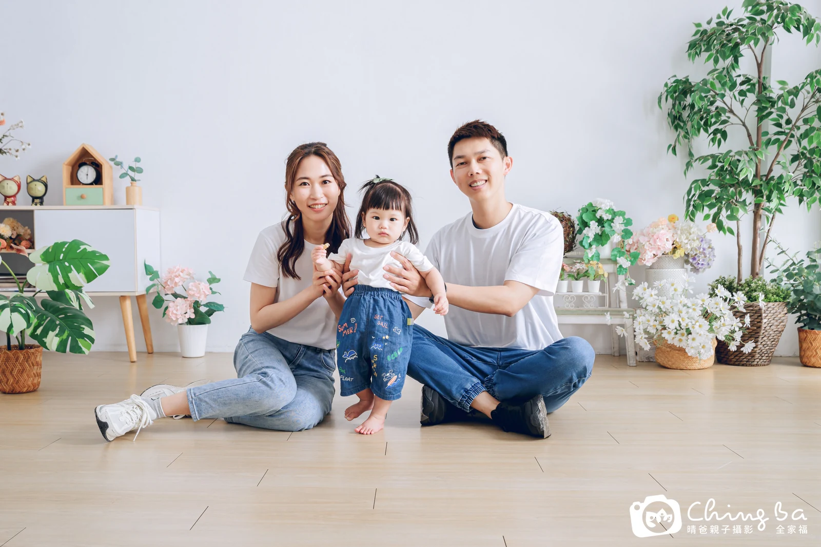 一家人在晴爸攝影棚拍全家福