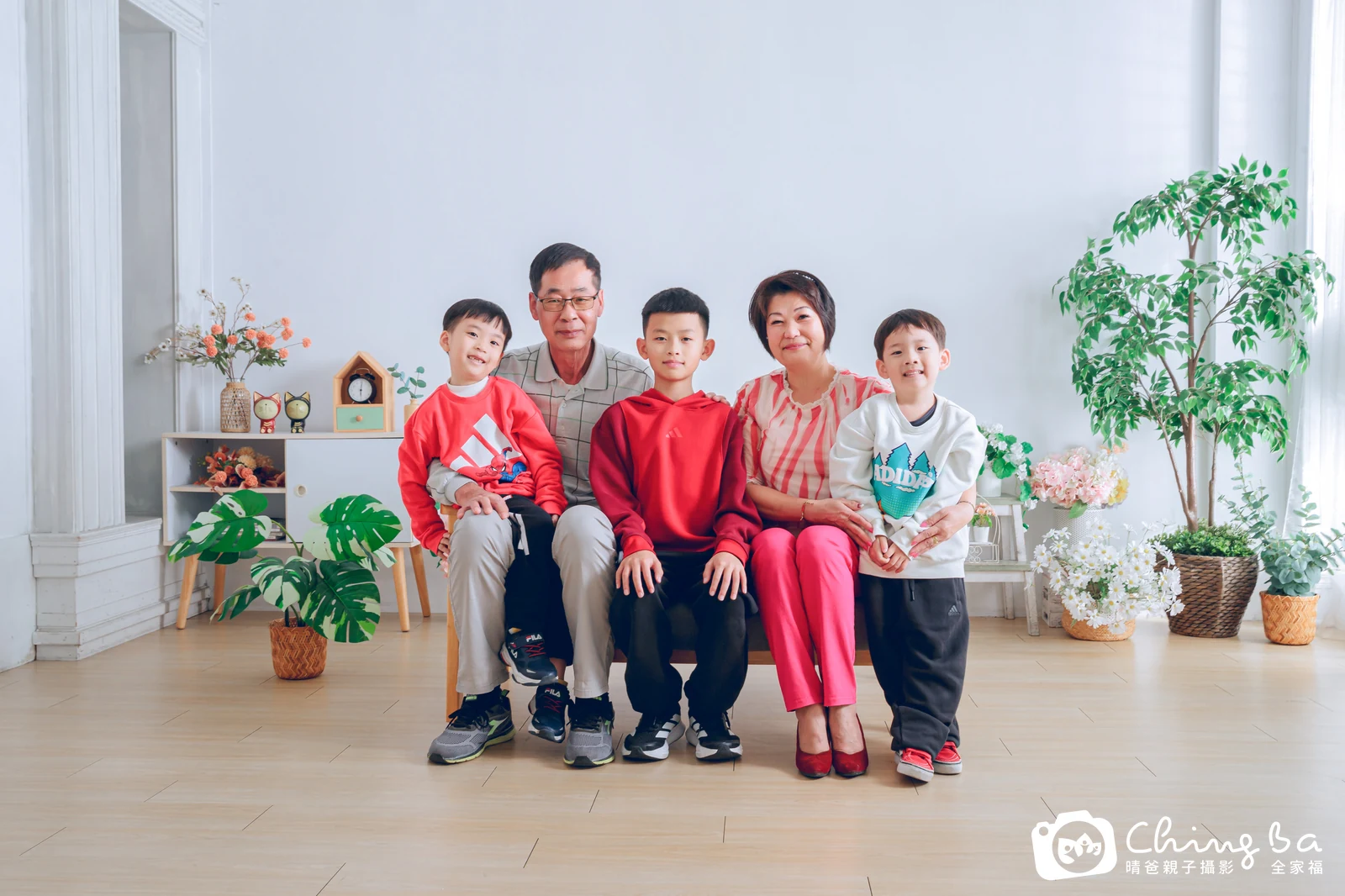 台中攝影棚的家族全家福紀念照