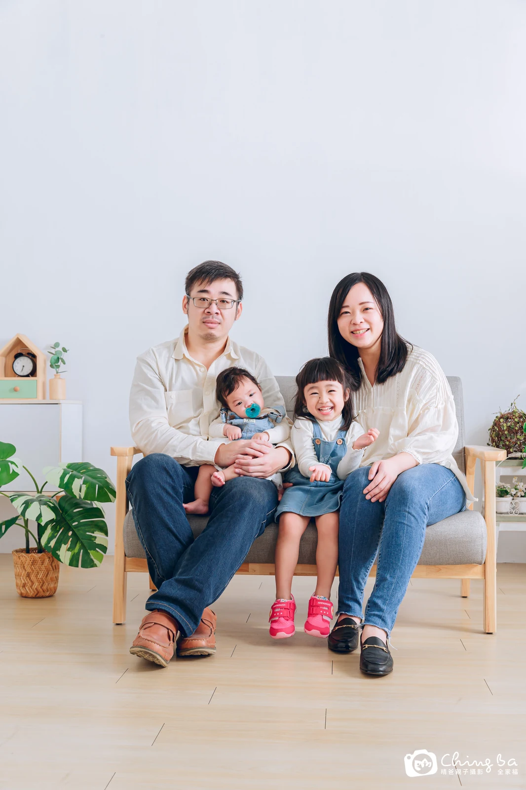 2023 年新春的家族全家福，7 大 5 小