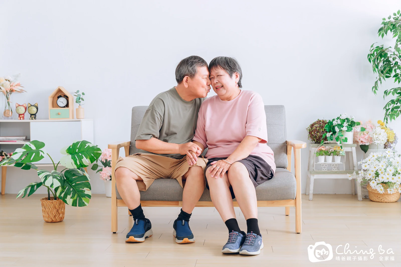 一家人在晴爸攝影棚拍全家福